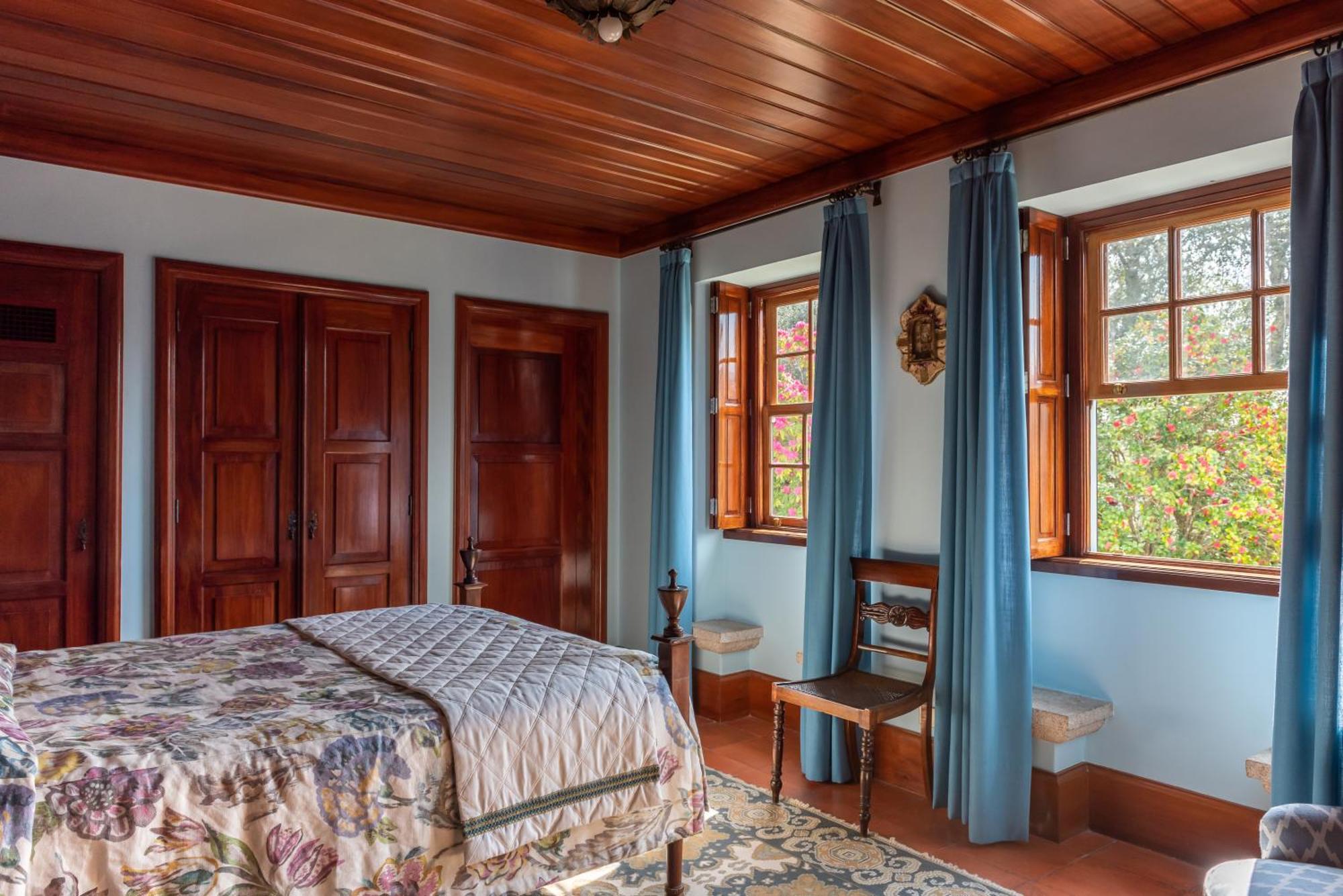 Pensjonat Quinta De Mouraes Casa Dos Rododendros Lever Zewnętrze zdjęcie