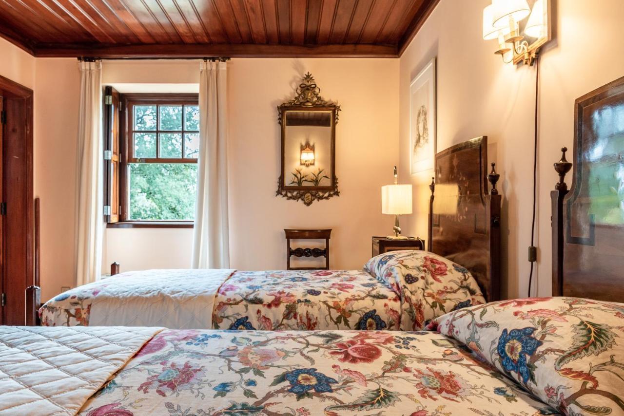 Pensjonat Quinta De Mouraes Casa Dos Rododendros Lever Zewnętrze zdjęcie