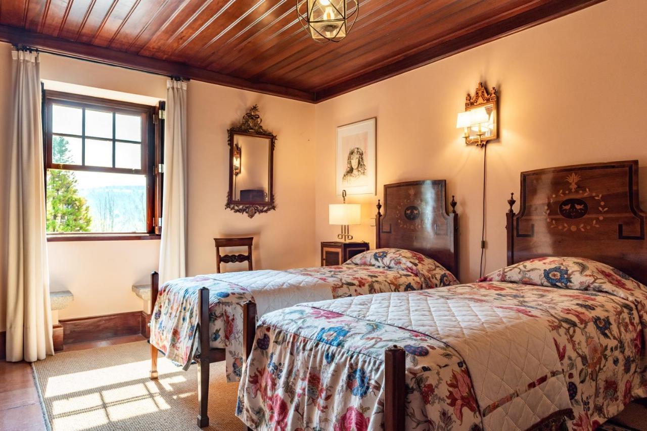 Pensjonat Quinta De Mouraes Casa Dos Rododendros Lever Zewnętrze zdjęcie