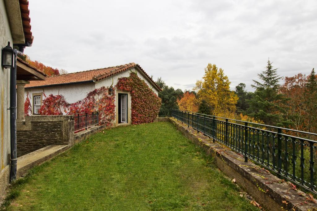 Pensjonat Quinta De Mouraes Casa Dos Rododendros Lever Zewnętrze zdjęcie